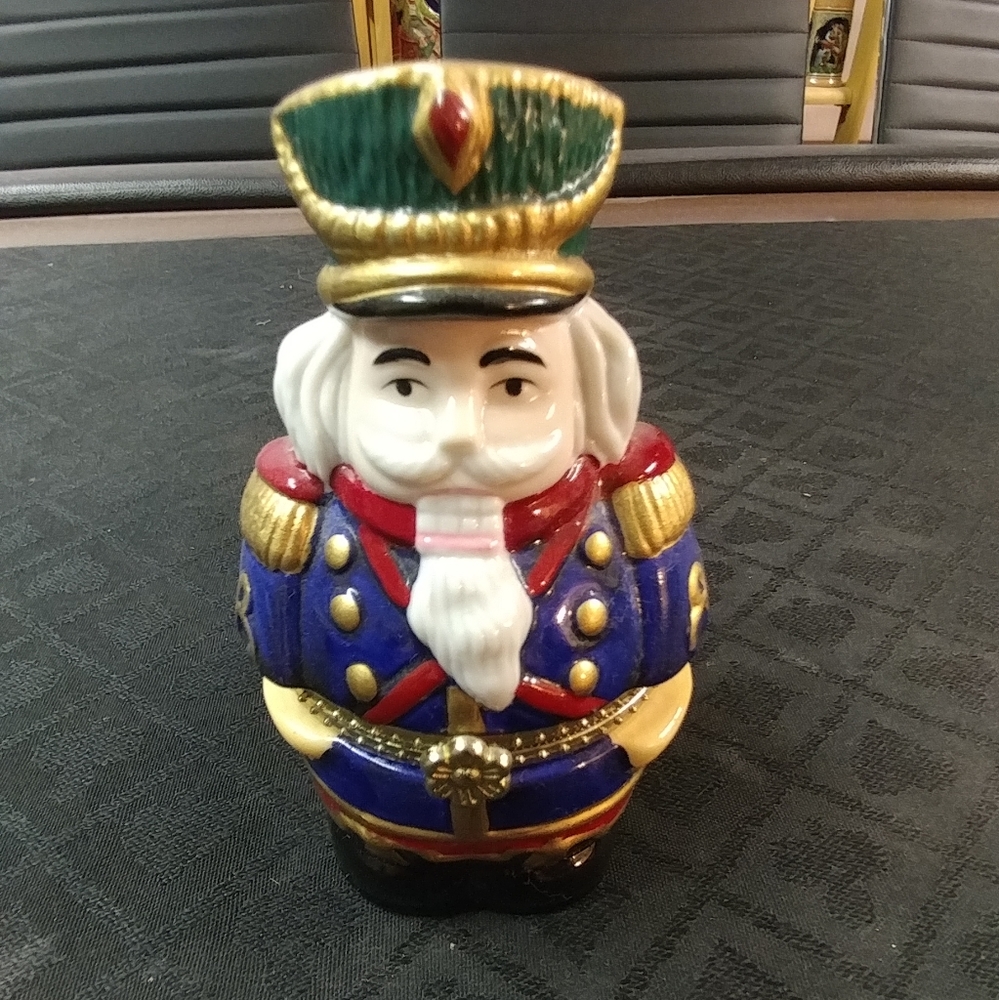Mr. Christmas Animated Music Box Nutcracker